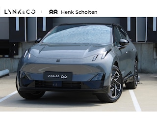 Lynk & Co 02 Core | 1600KG Trekgewicht | Stoelverwarming | Apple CarPlay | Android Auto | Achteruitrijcamera | Panoramadak | Elektrische Achterklep | Keyles Entry | Regensensor |