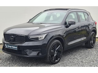 Volvo XC40 2.0 B3 Ultra Black Edition Lounge Pack - 20” Wielen - Panoramadak - Harman Kardon Audio - 360 Cam - Alarm - Climate - R980 Interieur – Power seat met memory - Full led koplampen