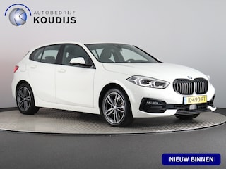 BMW 118i Executive Edition (NL-Auto / Afn. trekhaak / Digitaal dashboard / Carplay / Cruise)