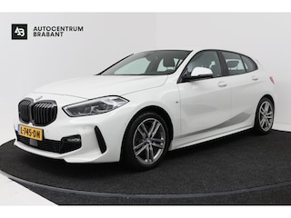 BMW 118i High Executive (TREKHAAK, CAMERA, SFEERVERLICHTING, DEALER ONDERHOUDEN)