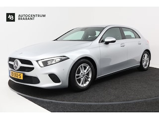 Mercedes-Benz A-klasse 200 Business Solution Plus Upgrade (CAMERA, STOELVERWARMING, NAVIGATIE, PARKEERSENSOREN)