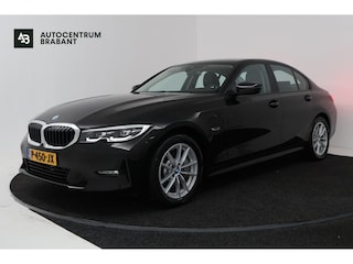 BMW 330e Business Edition Plus (TREKHAAK, STOELVERWARMING, NAVIGATIE, PARKEERSENSOREN)