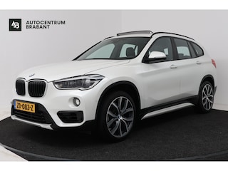 BMW X1 xDrive20i High Executive (PANORAMADAK, HEAD-UP, STOELVERWARMING, TREKHAAK, CAMERA, ELEKTR STOELEN)