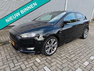 Ford Focus 1.5 Titanium ST-line,stoel/stuurverwarming,Navigatie,clima,parkeersensoren/Camera