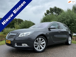 Opel Insignia Sports Tourer 1.6 T Cosmo | Navi | H-Leder | 18" Velgen | Clima | Stoelverwarming | Trekhaak | PDC | Cruise | Xenon