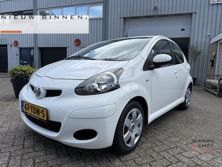 Toyota Aygo 1.0-12V Comfort Navigator | Airco | 5 Deurs | Rondom nieuwe banden | Nieuwe Apk |