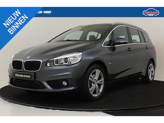 BMW 2-serie Tourer 218I 7P. HIGH EXECUTIVE -HIFI|LEDER|SPORTSTOELEN|HEAD-UP DISP.|CAMERA|STOELVERW.|CHROME|ELEK.ACHTERKLEP|16"