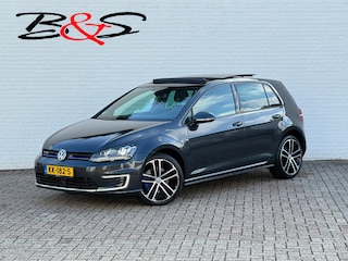 Volkswagen Golf 1.4 TSI GTE Panorama dak Adaptive cruise Camera Carplay Verwarmde stoelen