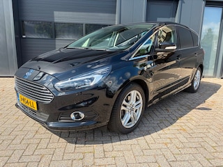 Ford S-MAX 2.0 Vignale 7p. Automaat, Pano, Trekhaak, PDC, Clima, Leder