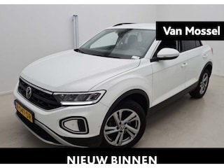 Volkswagen T-Roc 1.5 TSI Life 75 Edition 150 PK | Automaat | Camera | Parkeersensoren | Apple Carplay | Android Auto | Adaptive Cruise Control | Digital Cockpit Pro | LED | Lichtmetalen velgen |