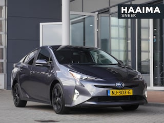 Toyota Prius 1.8 First Edition | Automaat| Head up display | Stoelverwarming | Achteruitrijcamera | Adaptive cruise control | Lichtmetalen velgen | Climate control | Keyless entry en start