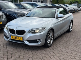 BMW 2-serie Cabrio 220i Luxury / Trekhaak / Half Leder / Navigatie / Parkeerhulp achter / 17'' / Stoelverwarming / Windscherm / Cruise Control