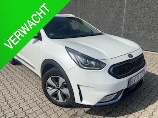 Kia Niro 1.6 GDi DynamicLine Travel Connect ✅Stoel&Stuurwielverw.✅Camera✅Trekhaak✅Navi✅Clima✅Adapt Cruise✅