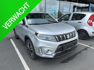 Suzuki Vitara 1.4 Boosterjet Style Smart Hybrid ✅Stoelverw.✅Trekhaak✅Panodak✅Dodehoek✅Adapt. Cruise✅Clima✅