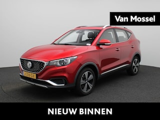 MG ZS EV Luxury 45 kWh | Automaat | Panoramadak | Leder | Navigatie | Airco | Achteruitrijcamera | Apple Carplay / Android Auto | Stoelverwarming | Lichtmetalen Velgen |