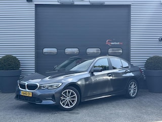 BMW 320i xDrive High Executive Edition | Navigatie | Head-Up Display | DAB | Privacy Glass | Lederen Bekleding |