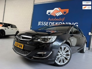 Opel Astra 1.4 Turbo Design Edition / bj.2014 / sedan/ leder/navigatie/trekhaak/ cruise / 6 bak / NAP met 139808 km./ APK 08/2027.