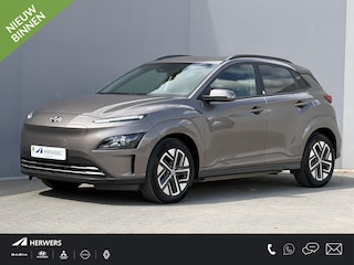 Hyundai Kona EV Fashion 39 kWh / SOH 100% / Fabrieksgarantie accu tot 20-05-2030 / Stuur-/Stoelverwarming / Navigatie / Apple Carplay/Android Auto / Achteruitrijcamera / 3-fase / Bluelink /