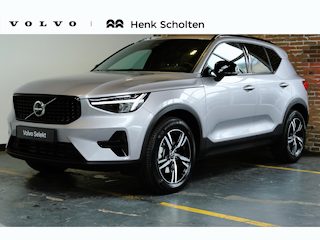 Volvo XC40 B4 Plus Dark | Trekhaak Semi-elektrisch | Adaptieve Cruise Control | Pilot Assist | Google Infotainment | Verwarmbare voorstoelen | Verwarmbaar stuurwiel | Blind Spot Information System | Verwarmbare voorruit | Parkeercamera | Parkeersensoren voor + achter |