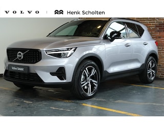 Volvo XC40 B4 Plus Dark | Trekhaak Semi-elektrisch | Adaptieve Cruise Control | Pilot Assist | Google Infotainment | Verwarmbare voorstoelen | Verwarmbaar stuurwiel | Blind Spot Information System | Verwarmbare voorruit | Parkeercamera | Parkeersensoren voor + achter |