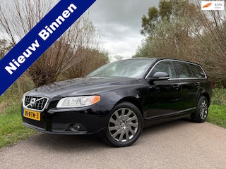 Volvo V70 1.6 T4 Limited Edition Automaat / Leder / Navi / 17" Velgen / Clima / Stoelverwarming / Trekhaak / PDC / Xenon / Cruise