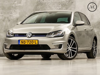 Volkswagen Golf 1.4 TSI GTE 204Pk Automaat (APPLE CARPLAY, NAVIGATIE, SOH 79,4%, CLIMATE, STOELVERWARMING, SPORTSTOELEN, GETINT GLAS, LED KOPLAMPEN, CRUISE, NIEUWSTAAT)