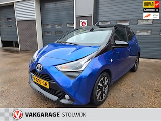 Toyota Aygo 1.0 VVT-i TeamNL, AUR Camera, Cruise-controle, Telefoon, Keyless entry sleutel, Two Tone Kleur.