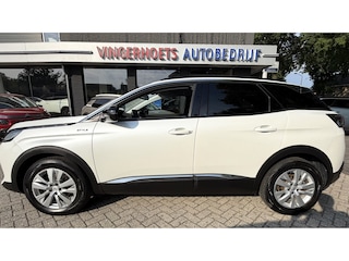 Peugeot 3008 * Style * 130 Pk *** AUTOMAAT *** Tip van de Chef ! * Navigatie * Trekhaak * Stoelverwarming * 17" Lichtmetalen Velgen * Vierseizoenenbanden * Achteruitrij Camera * Adaptive Cruise Control * Led Koplampen * Start Button * Vingerhoets; Vierde Generatie Eersteklas Service. Al meer dan 100 jaar een begrip in de Brabantse Kempen