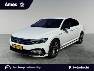 Volkswagen Passat 1.5 150pk TSI Elegance Business R Vooruit verwarmbaar | Velgen 'Liverpool' 18 inch lichtmetaal | Achteruitrijcamera (Rear View)