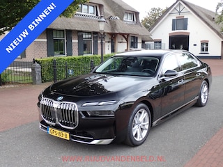 BMW i7 eDrive 106 kWh !! EX BTW 56.100 !! SOH 94% / HEAD-UP / SOFT-CLOSE / ACTIVE-STEERING / 360*