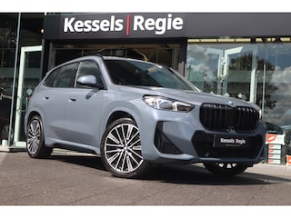 BMW X1 xDrive23i M-Sport | ACC | HuD | 360 | 20” | Trekhaak | Leer | Keyless | Bliss | Ambient | Stoelverwarming