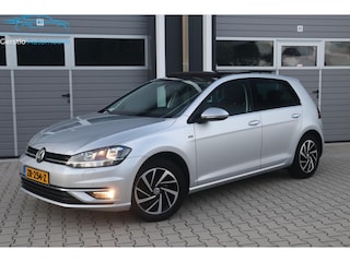 Volkswagen Golf 1.0 TSI Highline Pano Trekhaak