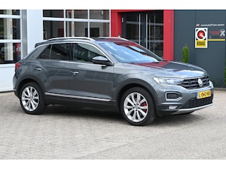 Volkswagen T-Roc 1.5 TSI Sport Business R 150pk | LED | Trekhaak | Apple CarPlay | Camera | Stoel & Stuurverwarming