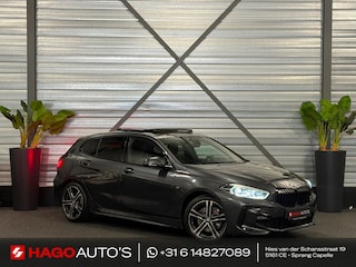BMW 118i M-Sport LED/PANO/NAVI/LEDER/CARPLAY/SFEERV/PDC/VDOH/12-MND-GARANTIE