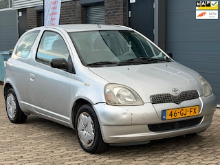 Toyota Yaris 1.3-16V VVT-i Luna NIEUWE APK