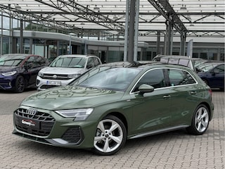 Audi A3 Sportback 35TFSI S-Edition NIEUW! 2653km! Pano Sonos M-Led RS-Zetels ACC Side/Lane Assist Districtgrün!
