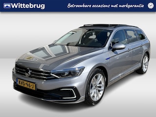 Volkswagen Passat Variant 1.4 TSI PHEV GTE / AUTOMAAT/ PANO/ TREKHAAK/ APP-CONNECT/ PARK.SENSOR.V+A/ CAMERA/ STUUR+STOELVERWARM./ DCC/ ACC/ MASSAGE/ ELEK.ACHTERKLEP/ DODEHOEK/ KEYLESS/ DIGITAL DASH/ NAVI/ DAB/ CLIMA/ LED/ 18'' LMV