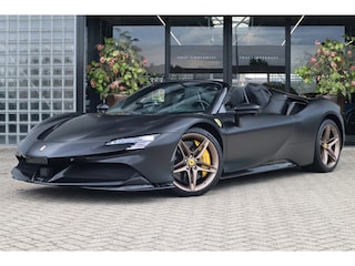 Ferrari SF90 Spider 4.0 V8 | Novitec-uitlaat, Carbon in/ex, Lift, Pass. display, Carbon daytona racestoelen, JBL, Camera, Wrap matzwart