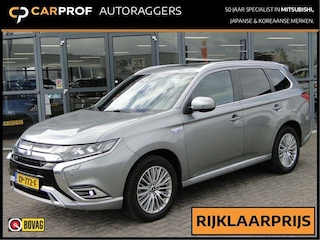 Mitsubishi Outlander 2.4 Phev 4wd Instyle | Schuifdak | Leer | All-season | Trekhaak | Adaptief