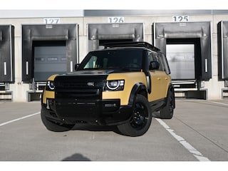 Land Rover Defender 110 2.0 P300e 110 Trophy Edition Deep Sandglow Yellow | € 1.437 per maand*