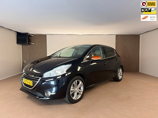 Peugeot 208 1.2 e-VTi Roland Garros Trekhaak, Panoramadak, Stoel verwarming, Automaat