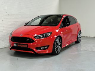 Ford Focus 1.5 EcoBoost ST Line Business CLIMA // CAMERA // CRUISE // NAVI