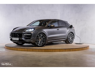 Porsche Cayenne 3.0 E-Hybrid | Sport design | Sport chrono | Soft close | Luchtvering | Achter as besturing | Pasenger display | Keyless |
