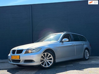 BMW 3-serie Touring 318i | Automaat | Pano | Stoelverwarming