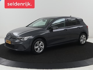 Volkswagen Golf 1.5 TSI Life | Stuur/stoel verwarming | Adaptive cruise | Sfeerverlichting | Carplay | Park assist | Navigatie | Climate control | Virtueel dashboard | Trekhaak