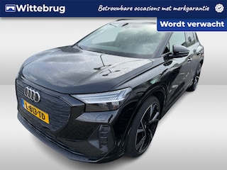 Audi Q4 35 170PK Launch edition Advanced Plus 55 kWh / Panoramadak / Zwenkbare Trekhaak / Warmtepomp / Achteruitrijcamera / Matrix LED / Stoelverwarming