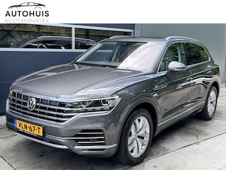 Volkswagen Touareg 3.0TDI 230pk 4-Motion Grijs Kenteken Luchtvering Trekhaak Matrix Leder Camera Panorama