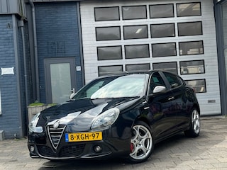Alfa Romeo Giulietta 1.4 T Exclusive | Clima | Cruise | Navi | Leer | Automaat