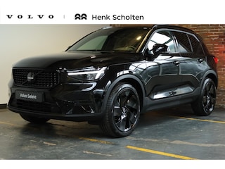 Volvo XC40 B4 Plus Black Edition | Panoramadak | 360° Parkeercamera | Parkeersensoren voor + achter | Semi Electrische Wegklapbare Trekhaak | Google Infotainment | Electrische bedienbare voorstoelen | Adaptive Cruise Control | Stoelverwarming | Stuurwielverwarming