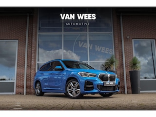 BMW X1 xDrive25e High Executive M sport | 1e eigenaar | Dealer onderhouden | Panoramadak | Apple Carplay | Camera | LED adaptief | Head-up | Stoelverwarming | Cruise control